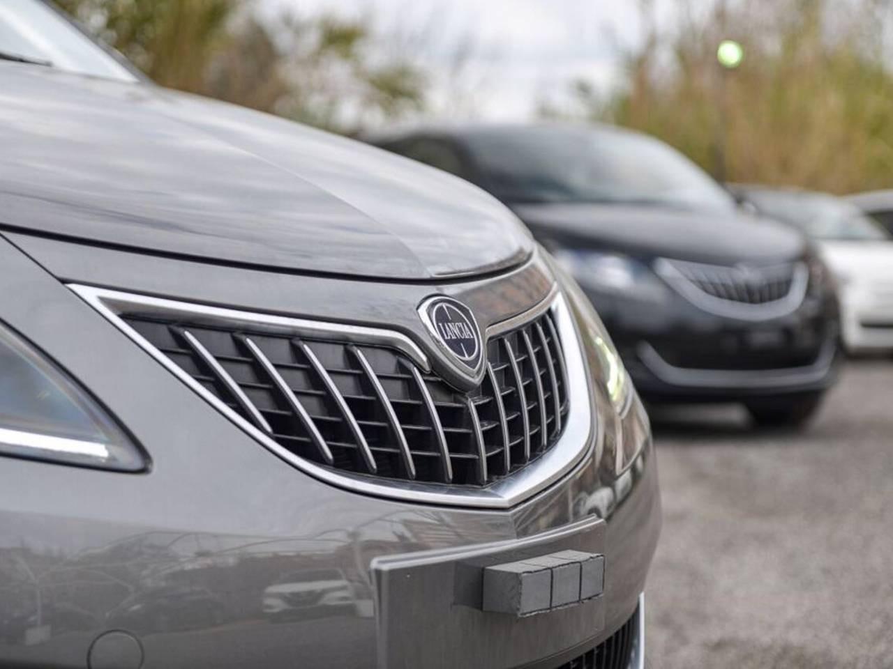 LANCIA Ypsilon III 2021 - Ypsilon 1.0 firefly hybrid Silver s&s 70cv