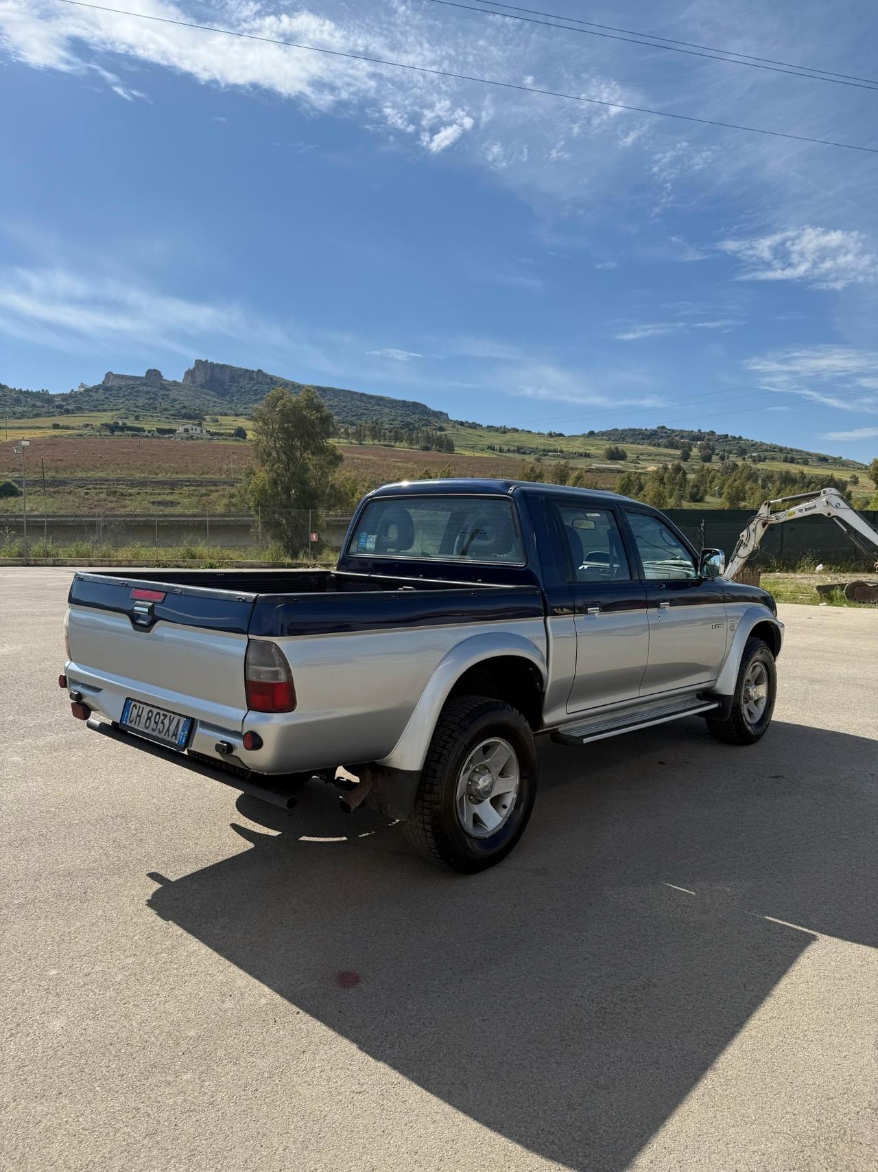 Mitsubishi L200 2.5 TDI 4WD Club Cab Pick-up GLS