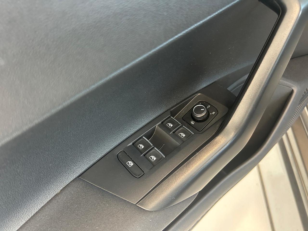 Volkswagen Polo 1.0 EVO 80 CV 5p. Sport BMT R-Line Neopatentati