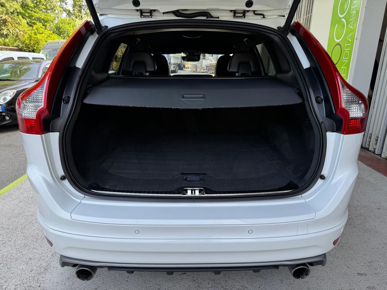 Volvo XC 60 2.4 d4 R-design AWD Gear GARANZIA24MESI