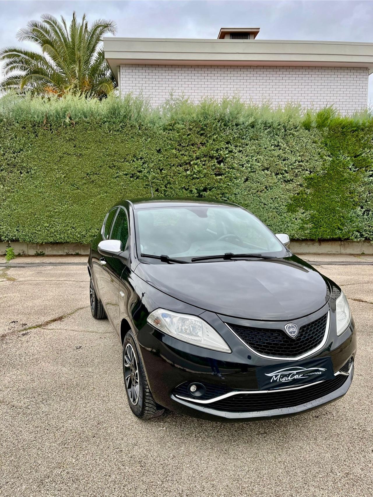 Lancia Ypsilon 0.9 TwinAir 85 CV 5 porte Metano Ecochic Platinum