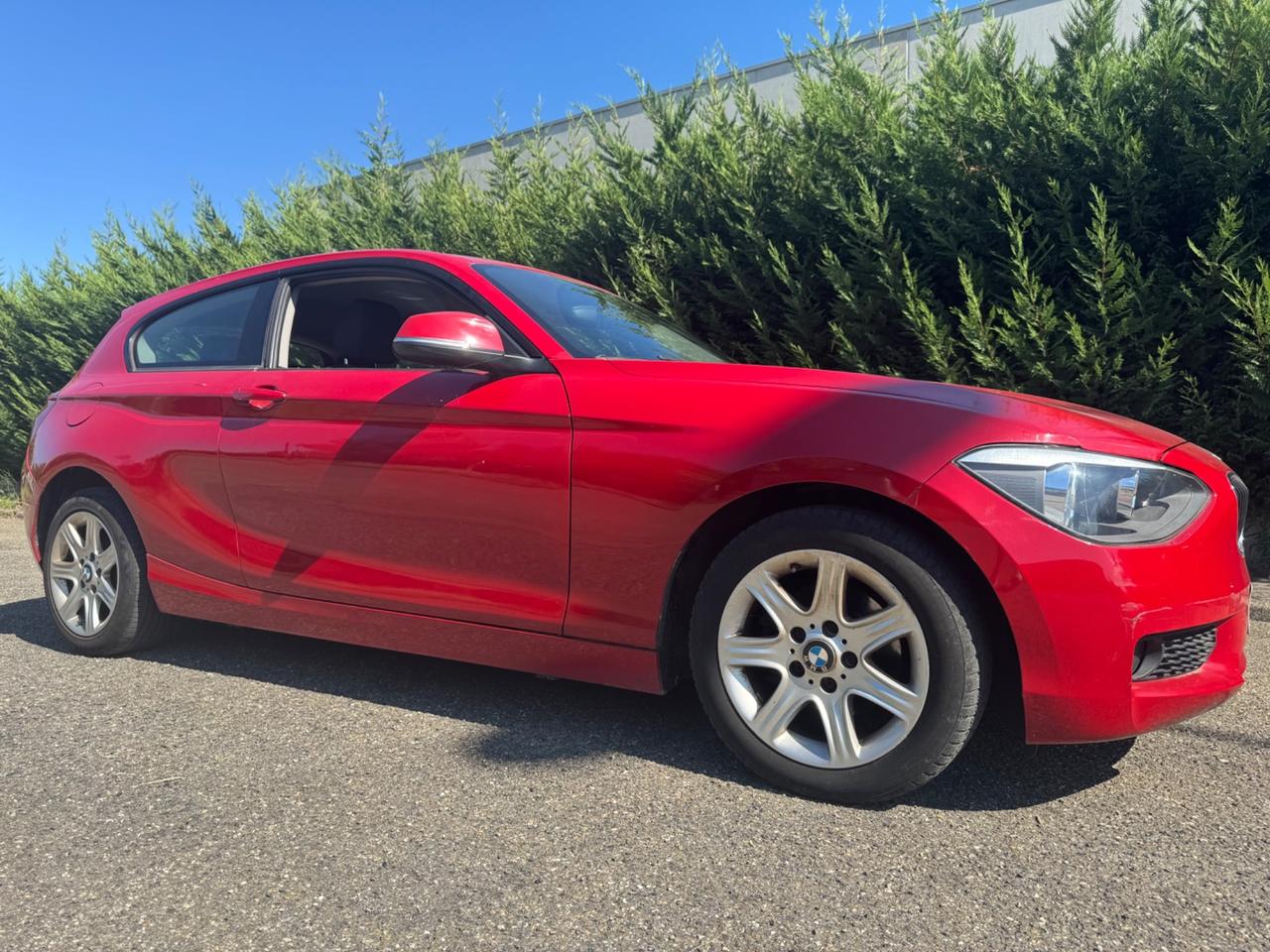 Bmw 114 114i 3p. Unique