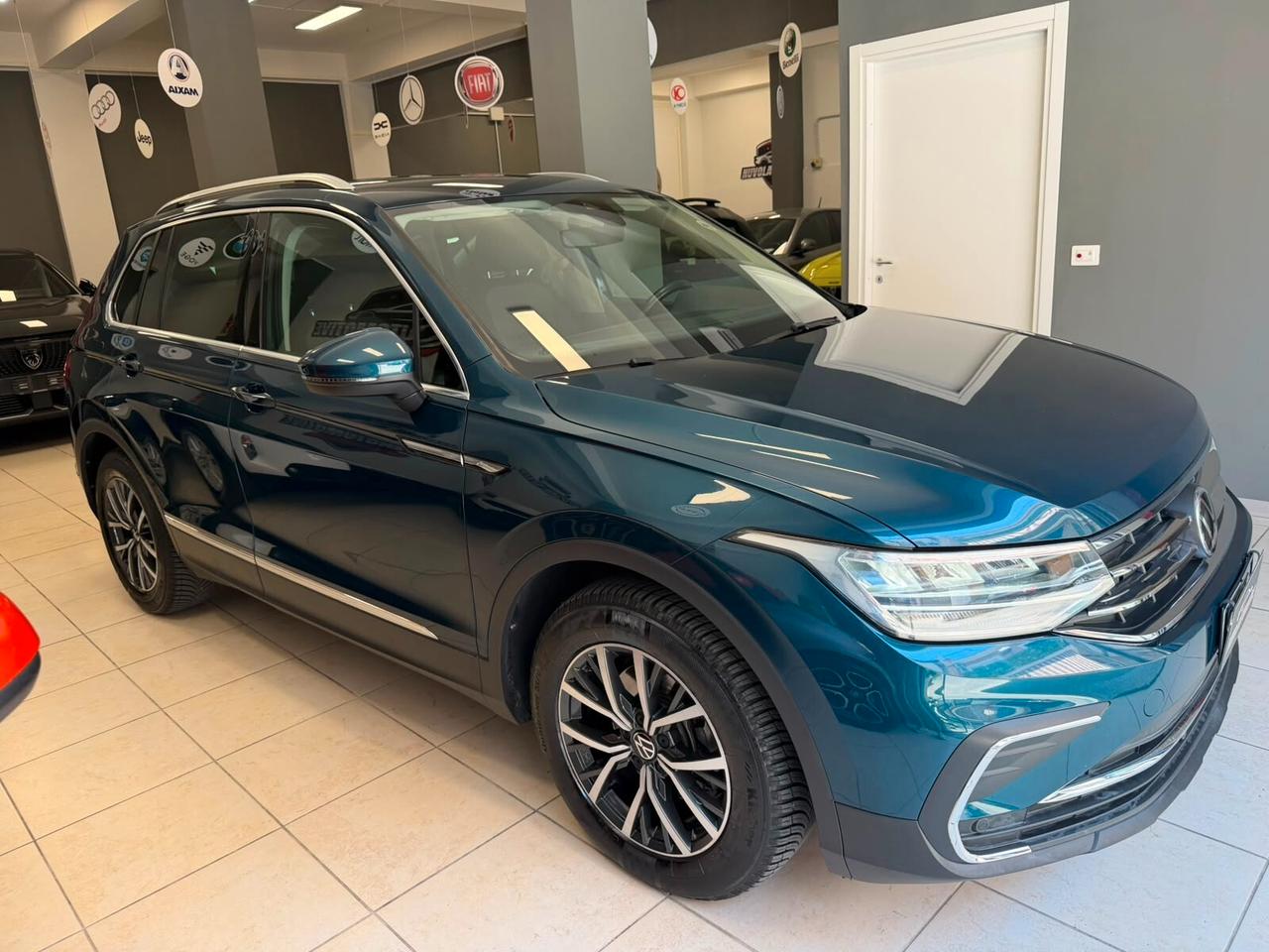 Volkswagen Tiguan 2.0 TDI 150 CV SCR DSG Elegance a rate da 250 al mese