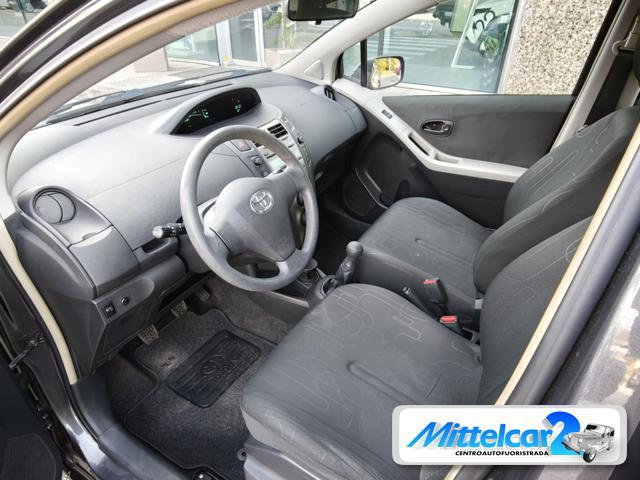 TOYOTA Yaris 1.0 5 porte Now