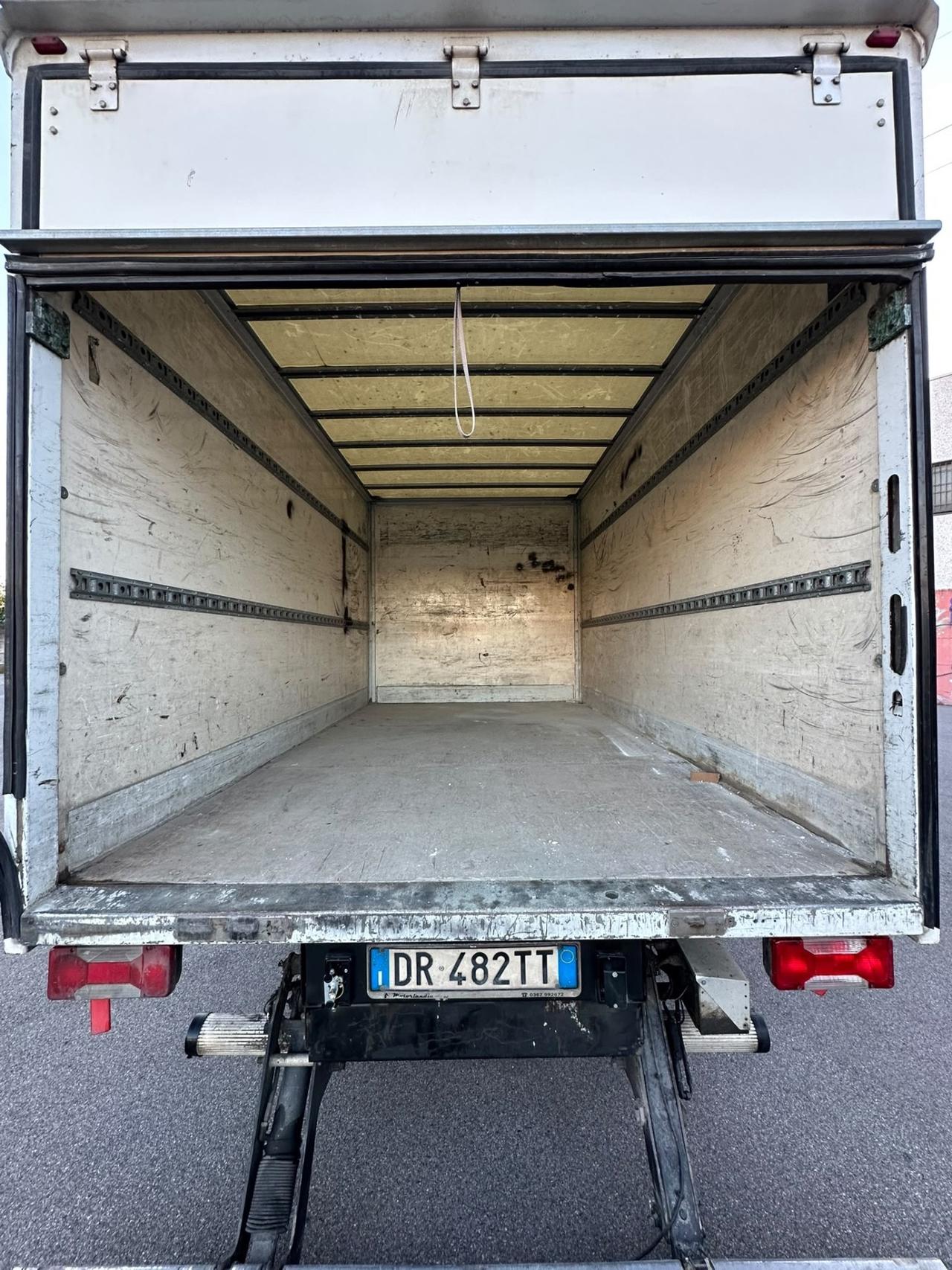 Iveco 35c15 con pedana