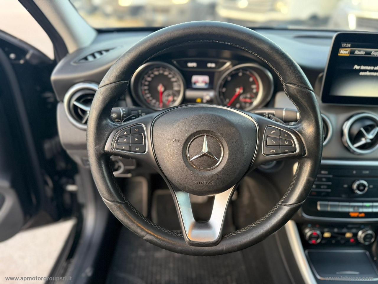 MERCEDES-BENZ GLA 200 d Automatic Sport