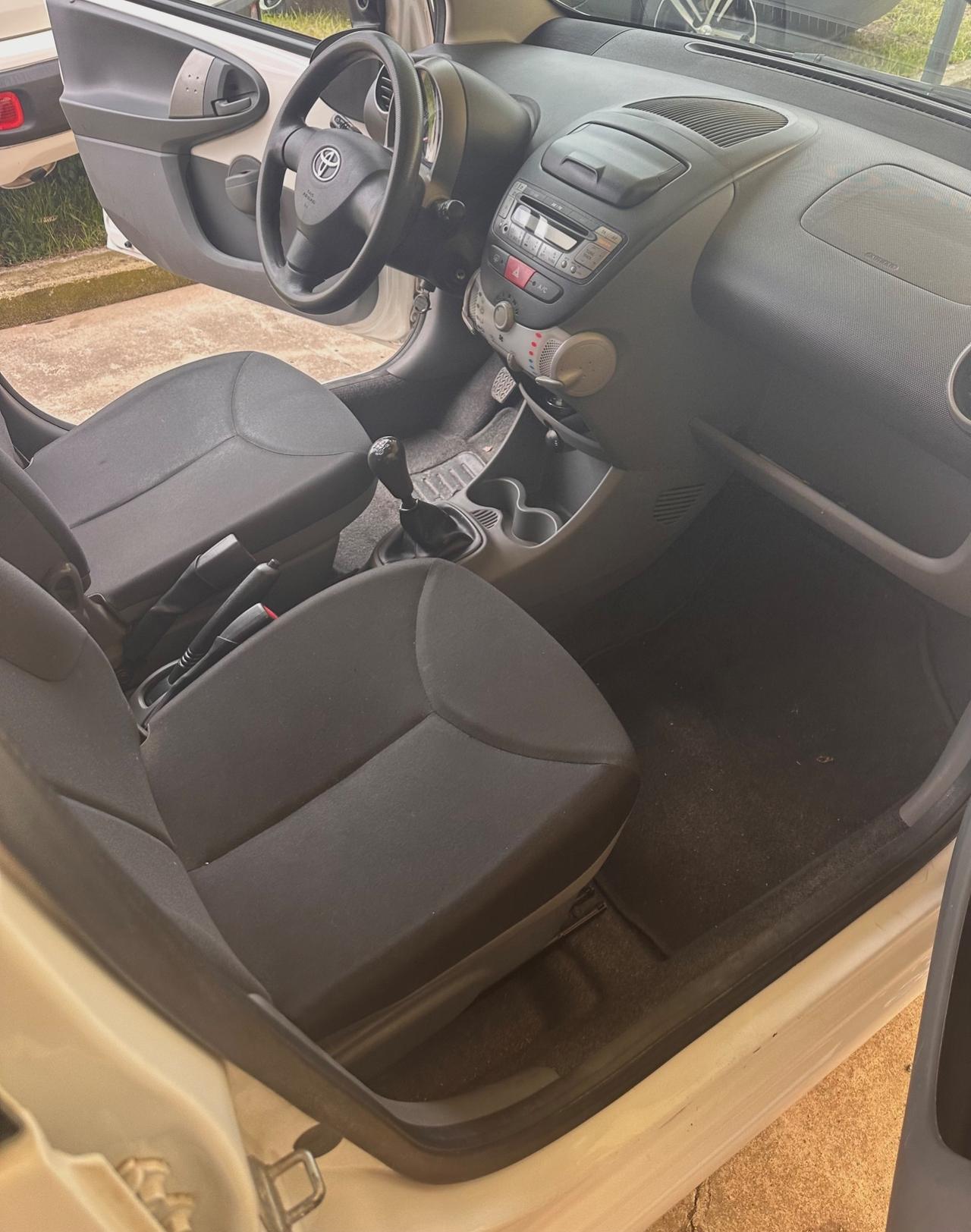 Toyota Aygo 1.0 12V VVT-i 5 porte Deep Ocean Connect