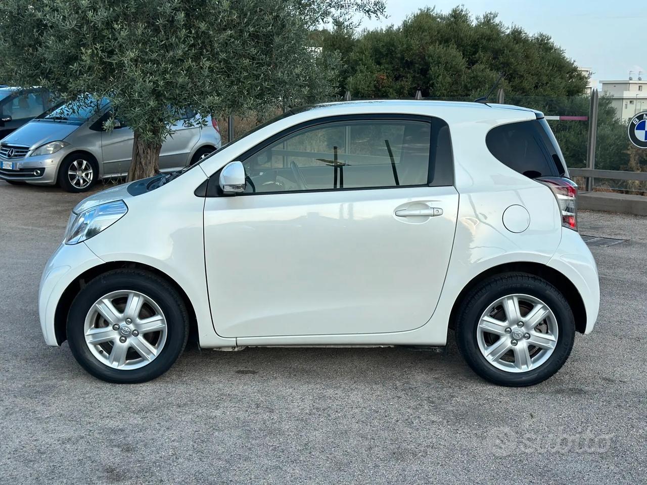 Toyota iQ 1.0 Lounge CVT 2012 Automatica