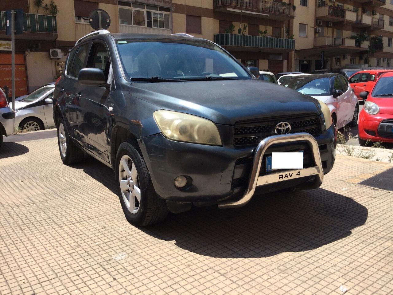 Toyota RAV4 2.2 D-4D 136 CV Luxury