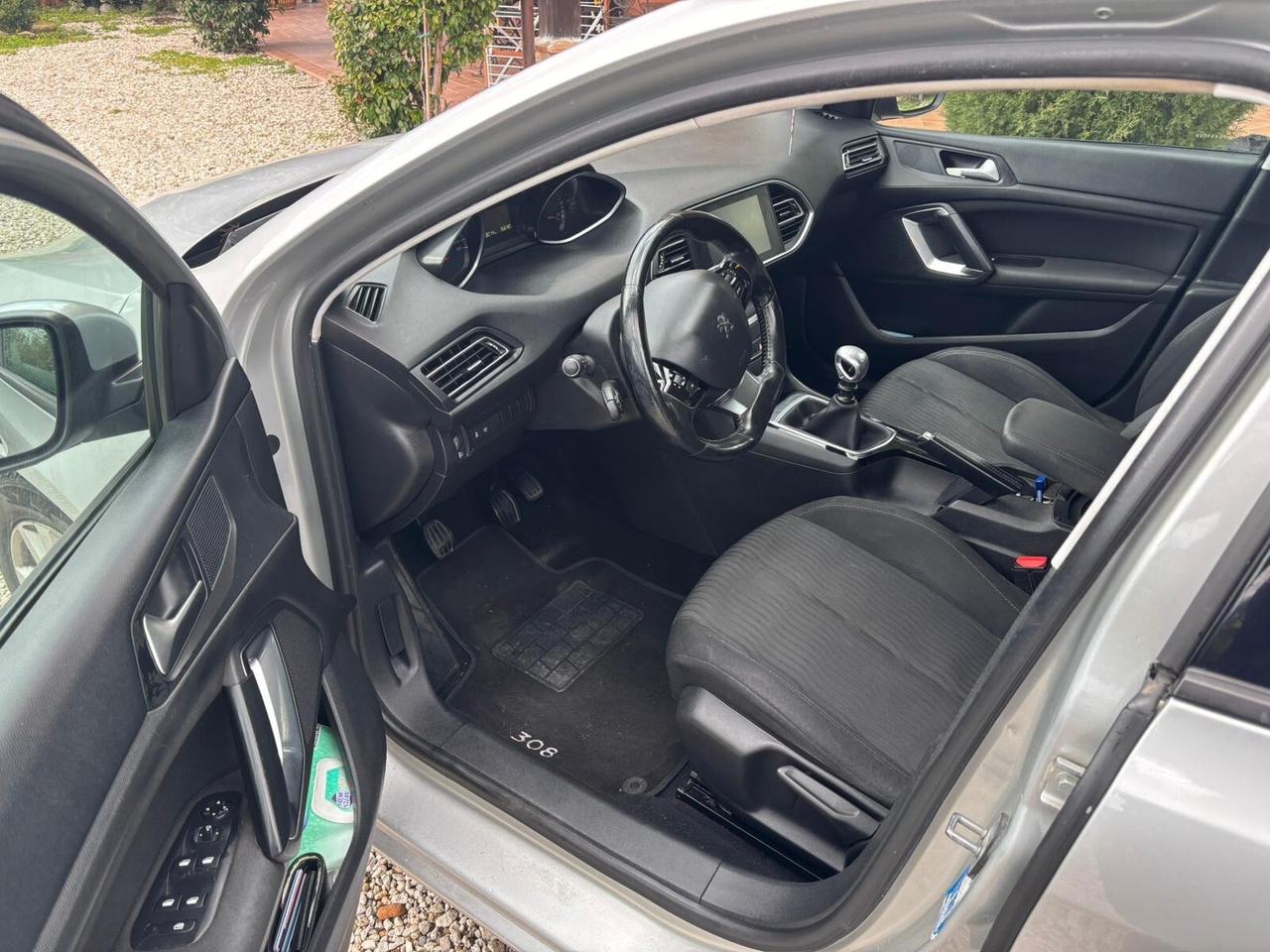 Peugeot 308 1.6 e-HDi 115 CV Stop&Start Business 2015