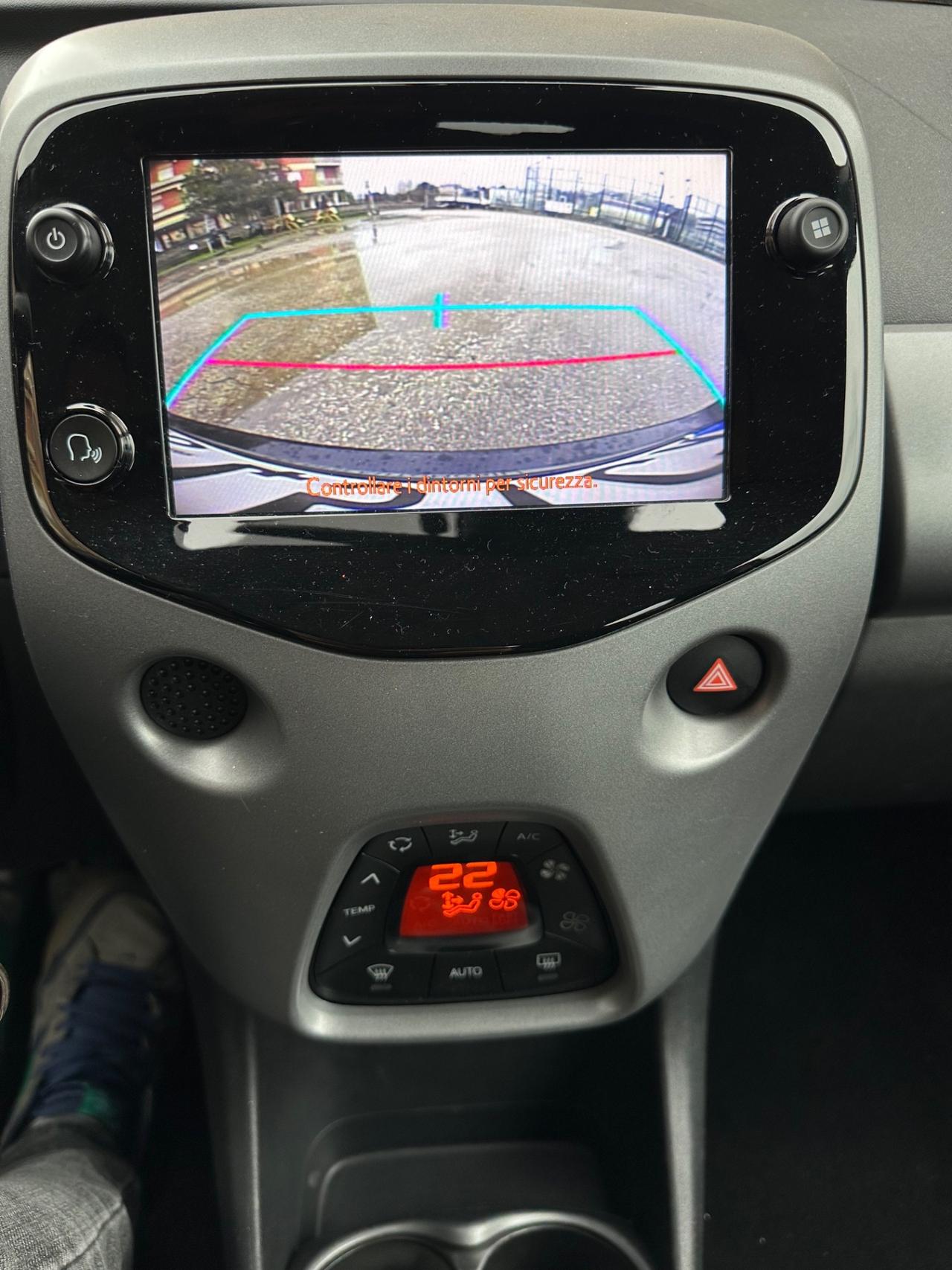 Toyota Aygo Connect 1.0 VVT-i 72 CV 5 porte x-cool