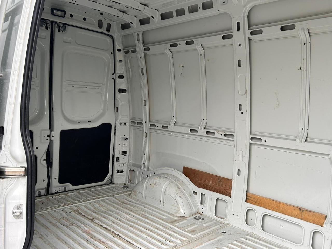 Iveco Daily 35S12 2.3 HPT – 2020 – 80.000 km – Euro 6 – Passo Medio Tetto Alto – Ottime Condizioni