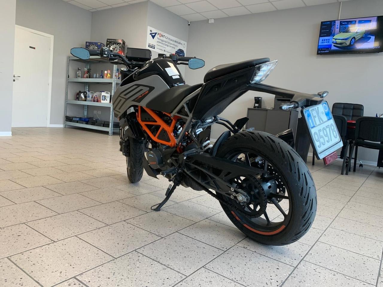 Ktm Duke 125 Akrapovic Pat.B Unicoprop.