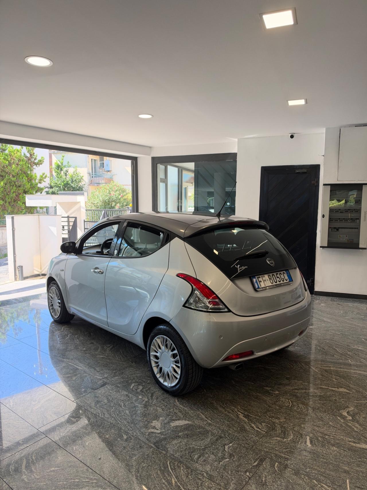 Lancia Ypsilon 1.2 69 CV 5 porte GPL Ecochic Silver