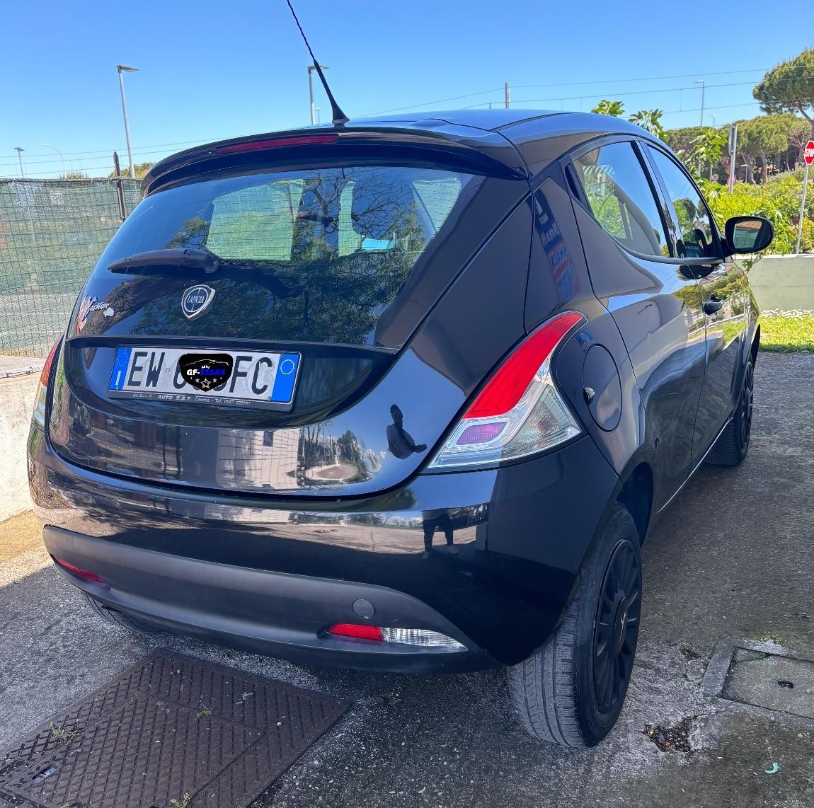Lancia Ypsilon 0.9 TwinAir 85 CV 5 porte Metano Ecochic Gold