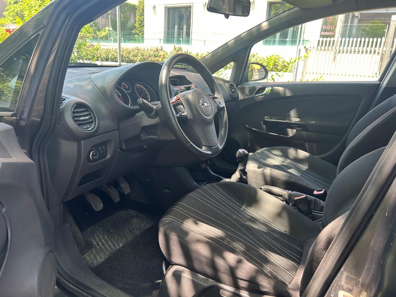 Opel Corsa 1.2 5 porte Club