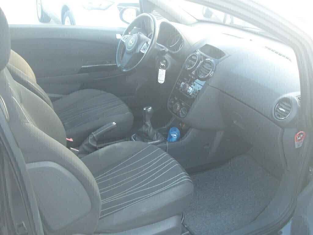 Opel Corsa 1.2 80CV 3 porte GPL-TECH Edition