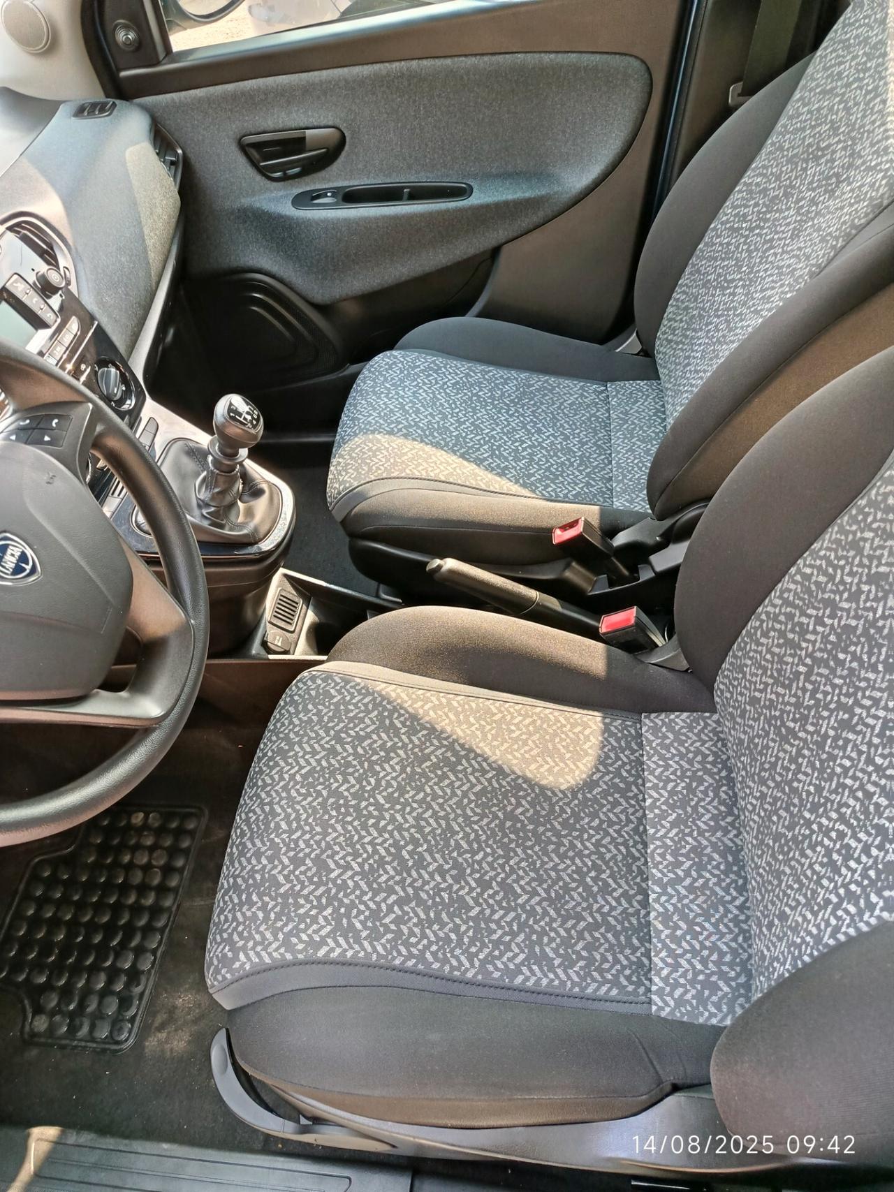 Lancia Ypsilon 1.0 FireFly 5 porte S&S Hybrid Ecochic Silver