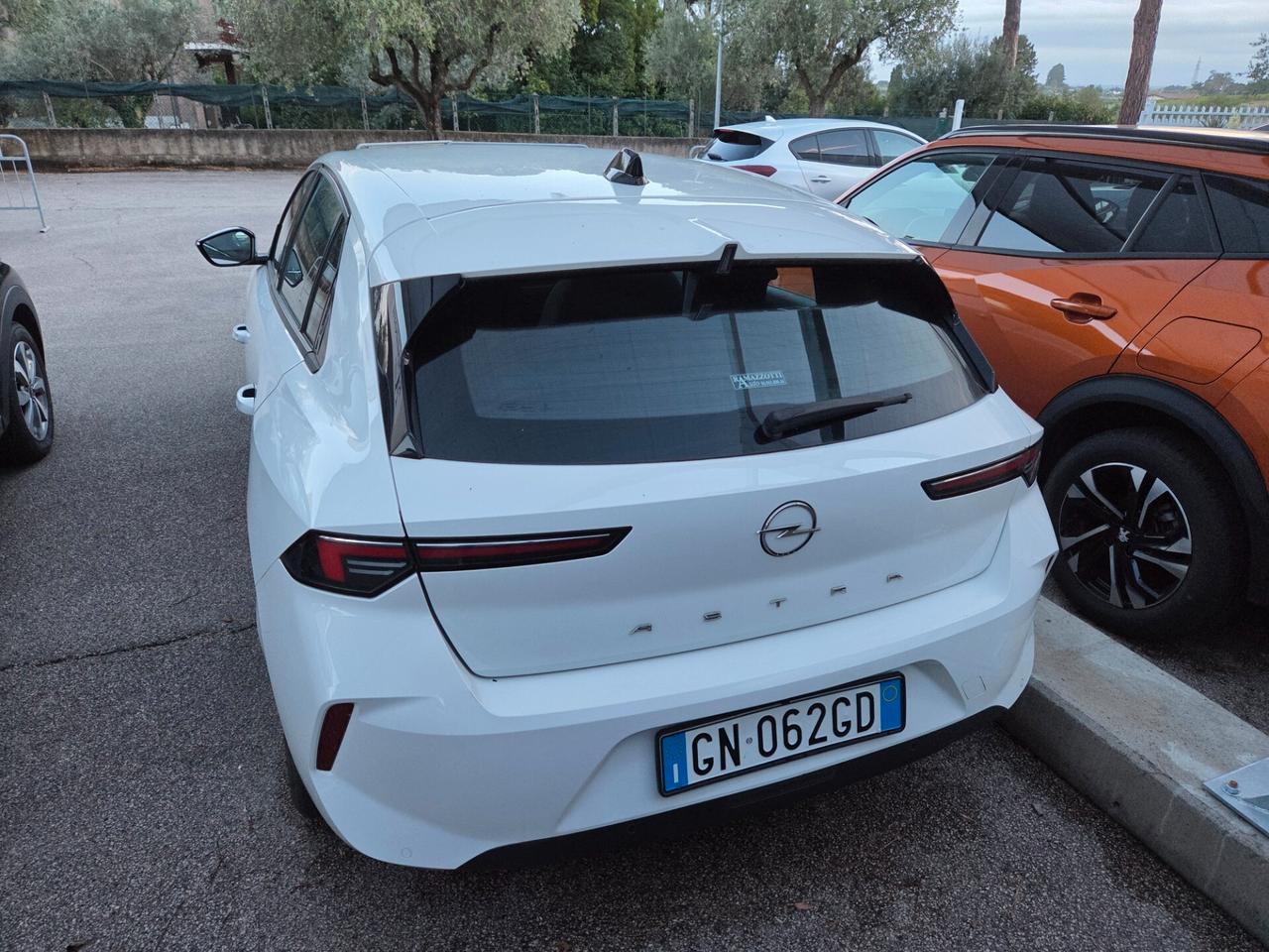 Opel Astra 1.2 Turbo 110 CV Edition