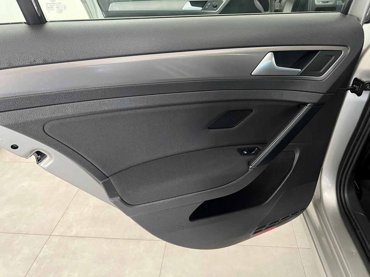 VOLKSWAGEN Golf VII 2013 Golf 5p 1.4 tgi Trendline