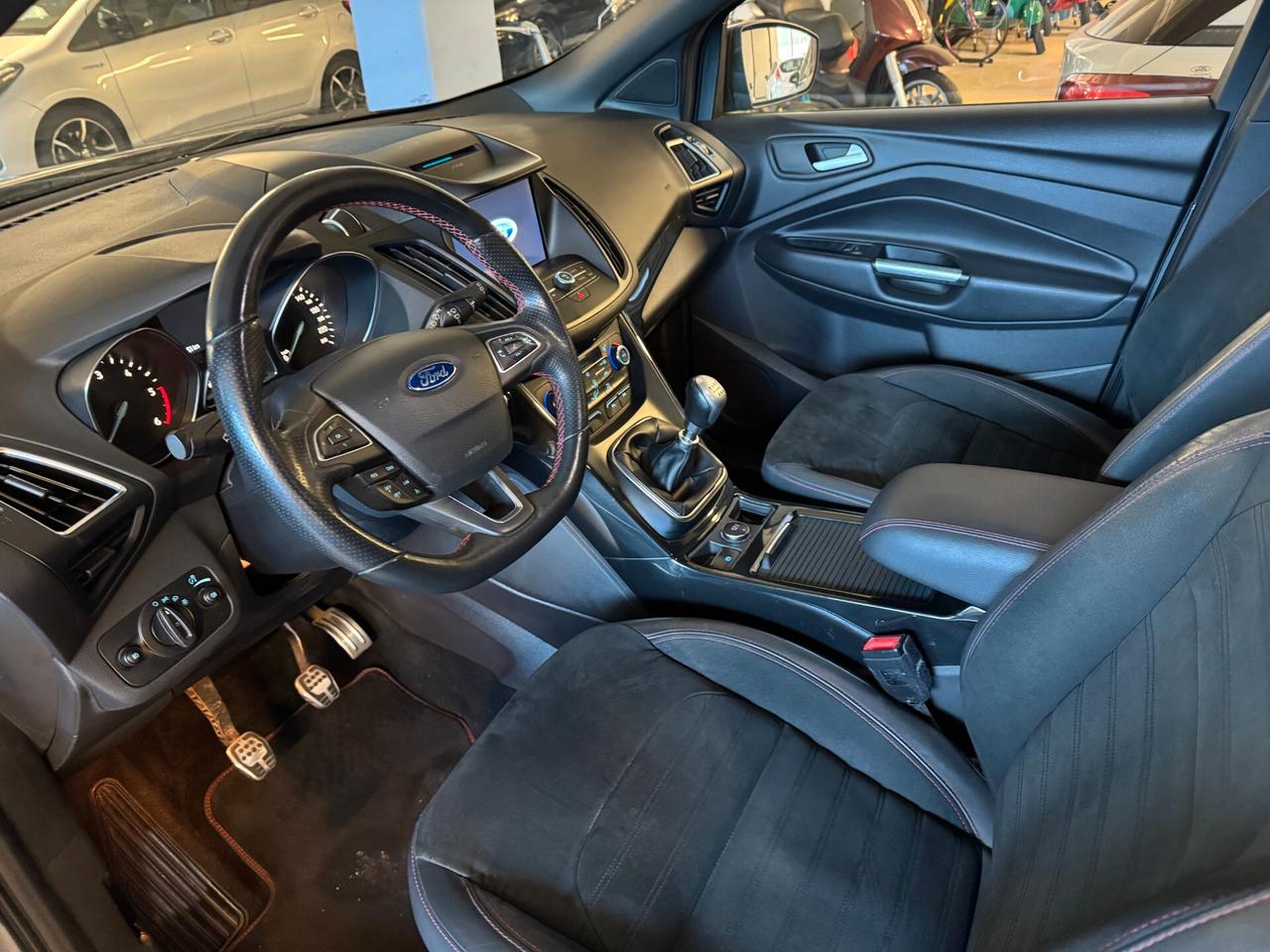 Ford Kuga 1.5 TDCI 120 CV S&S 2WD ST-Line