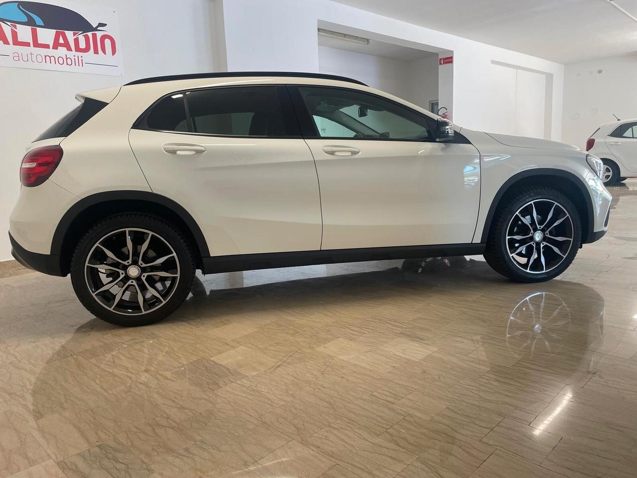 MERCEDES GLA 200d AUTOMATIC SPORT NIGHT EDITION – SOLO 41.332 KM CERTIFICATI