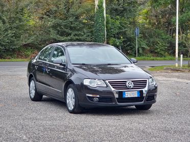 Volkswagen Passat 2.0 TDI DPF Comfortline 2005-E4 Manuale