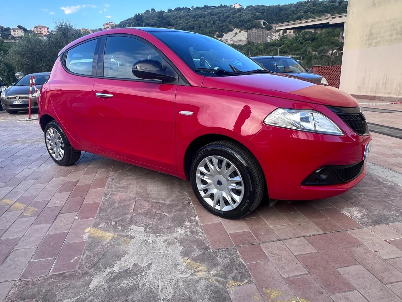 Lancia Ypsilon 1.0 FireFly 5 porte S&S Hybrid Alberta Ferretti