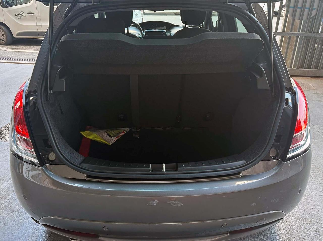 Lancia Ypsilon 1.0 FireFly 5 porte S&S Hybrid Gold Plus Telecamera Cerchi in lega Car Play