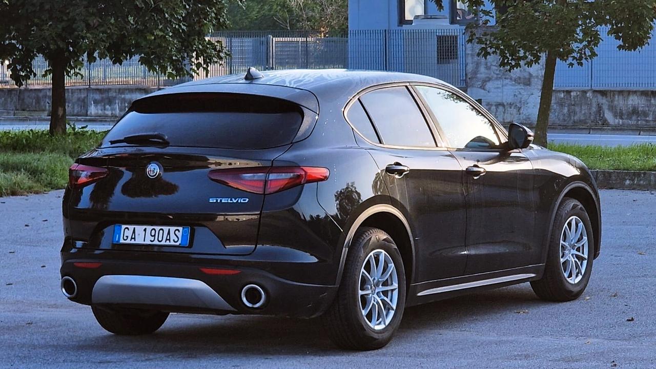 Alfa Romeo Stelvio 2.2 Turbodiesel 160 CV AT8 RWD