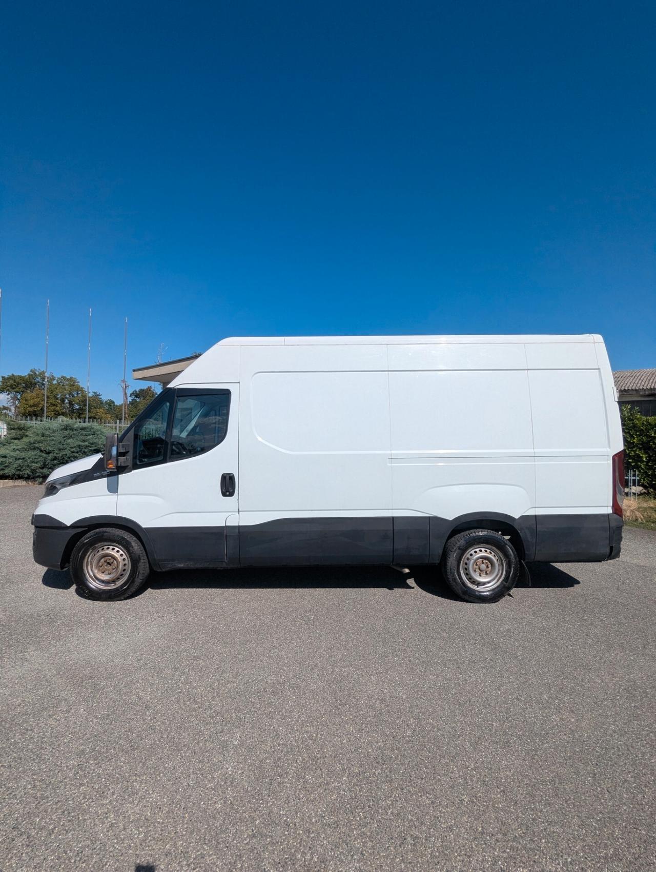 Iveco Daily 35S20 L pochi km