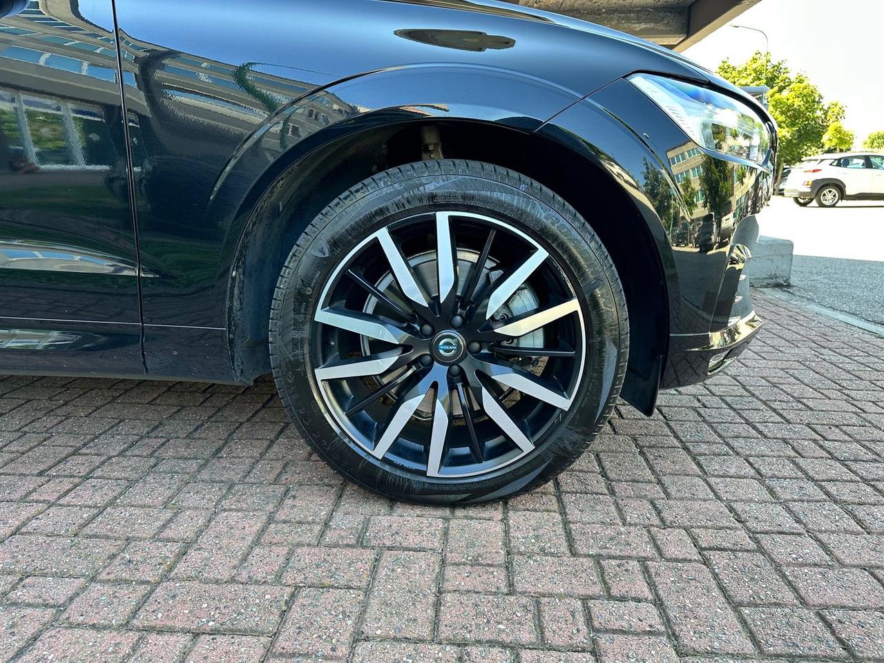 Volvo XC 60 R Design 2.0 B4 MHEV #6137