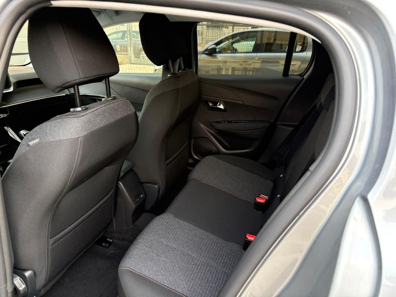 Peugeot 208 Hybrid 100 CV Business