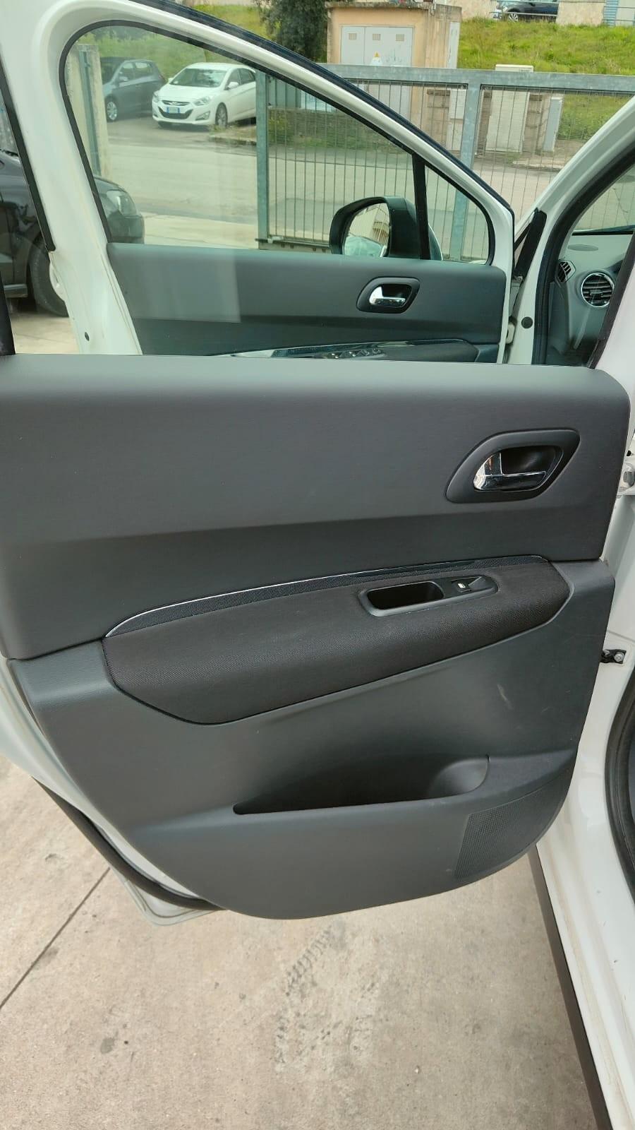 Peugeot 3008 1.6 HDi 112CV Business