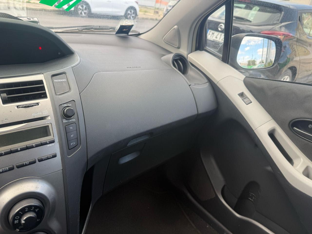 Toyota Yaris 1.0 BENZINA - 5 porte - NEOPATENTATO