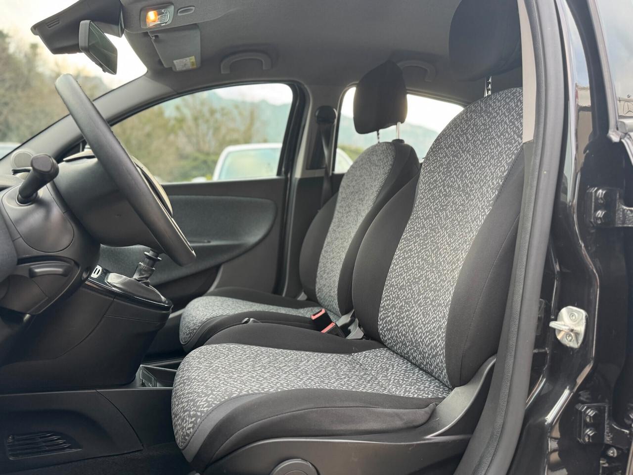 Lancia Ypsilon 1.0 FireFly 5 porte S&S Hybrid Ecochic