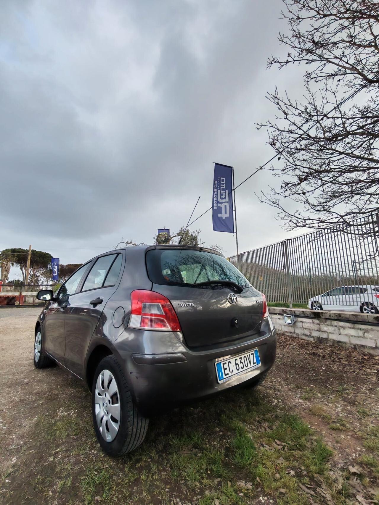 Toyota Yaris 1.0 5 porte