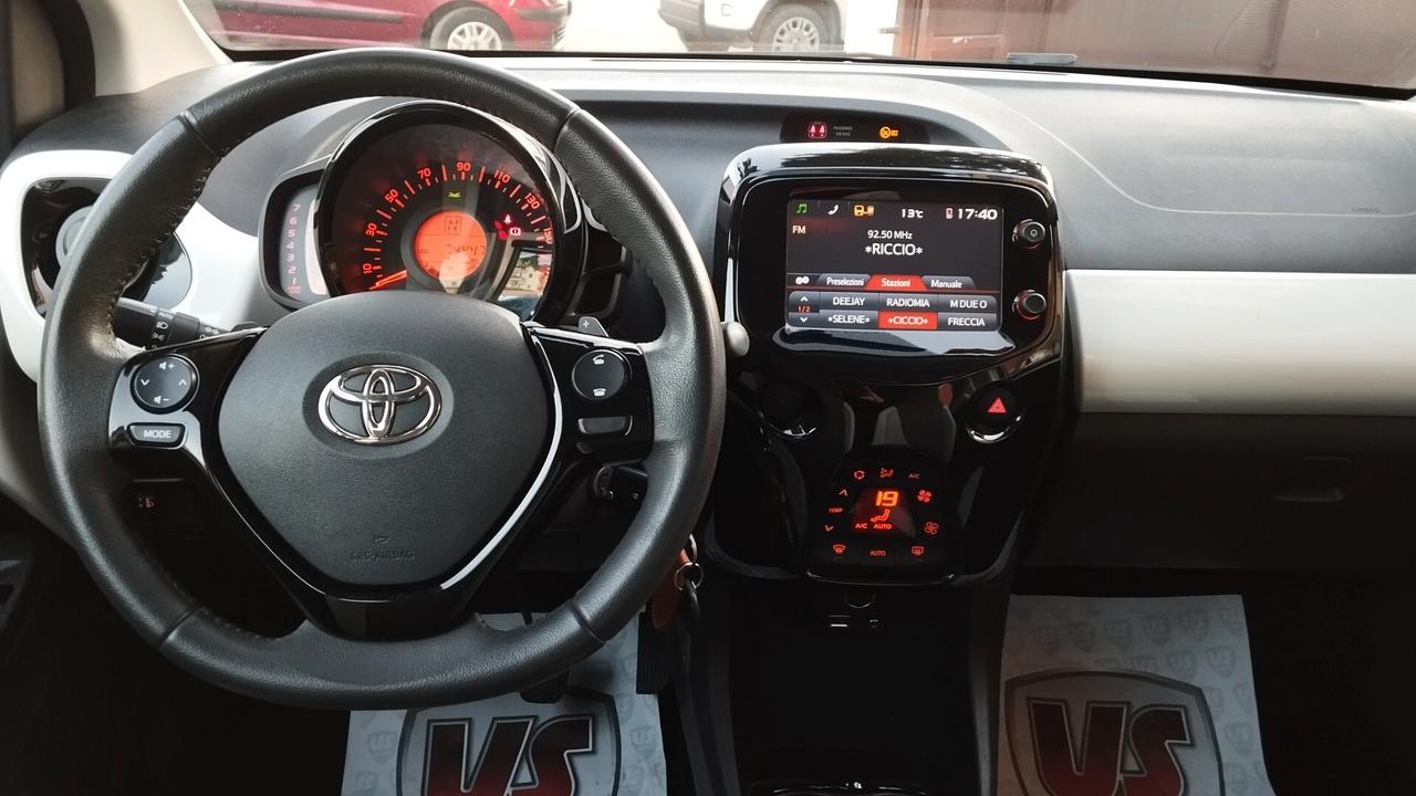 TOYOTA AYGO AUTO-RETRO- PREZZO PROMO