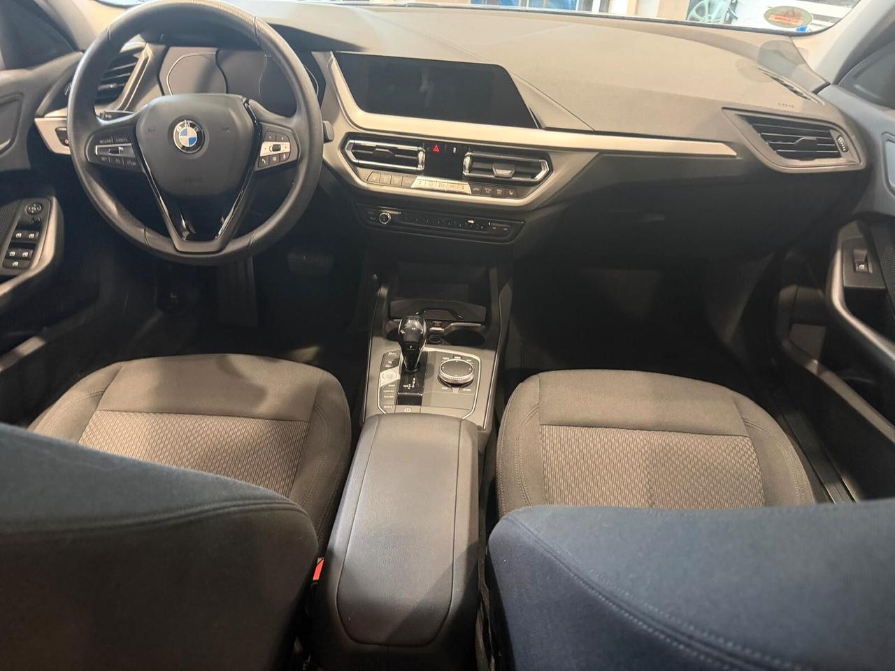 Bmw 118 118d 5p. Business Advantage