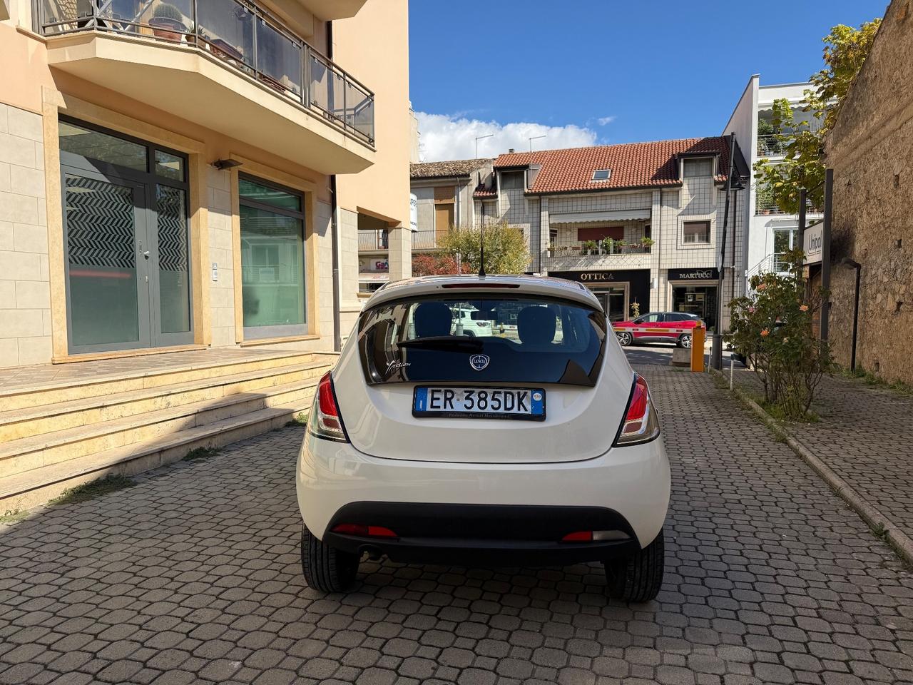 Lancia Ypsilon 0.9 TwinAir 85 CV 5 porte Metano Ecochic Silver