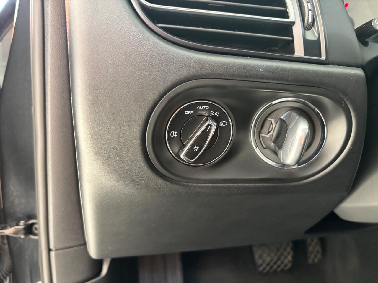 Porsche Macan 2.0 245 cv matrix-navi-tetto-pelle permute finanziamenti