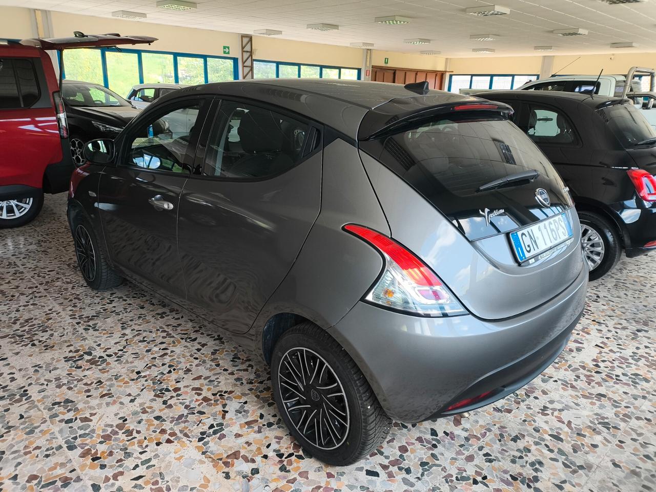 Lancia Ypsilon 1.0 FireFly 5 porte S&S Hybrid Silver Plus