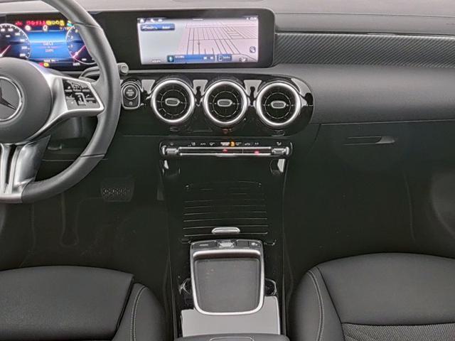 MERCEDES-BENZ CLA 180 Automatic Progressive Advanced