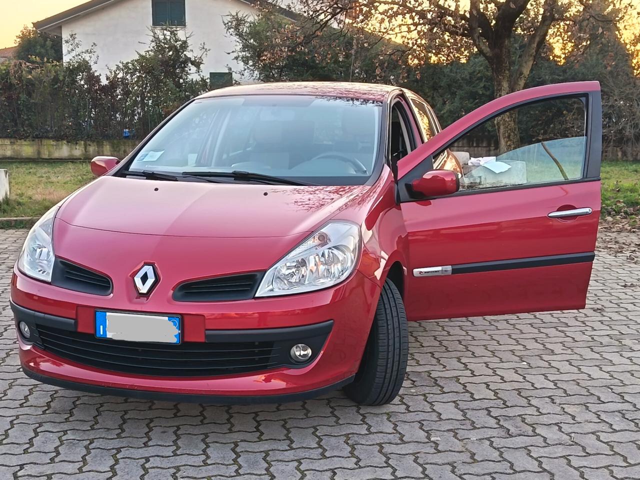 Renault Clio 1.2 16V 5 porte Le Iene