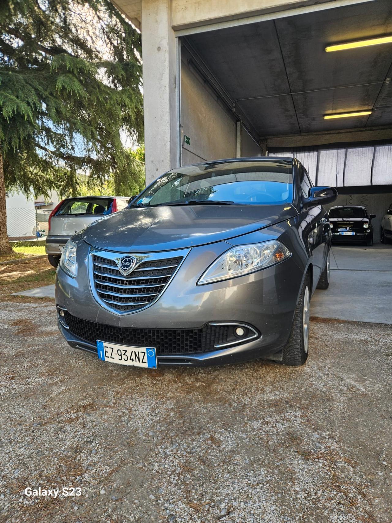 Lancia Ypsilon PLATINUM – Condizioni Eccellenti