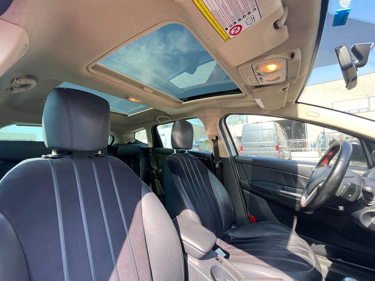 Lancia Delta 1.6MJT-automatico-panoramica-neopatentati
