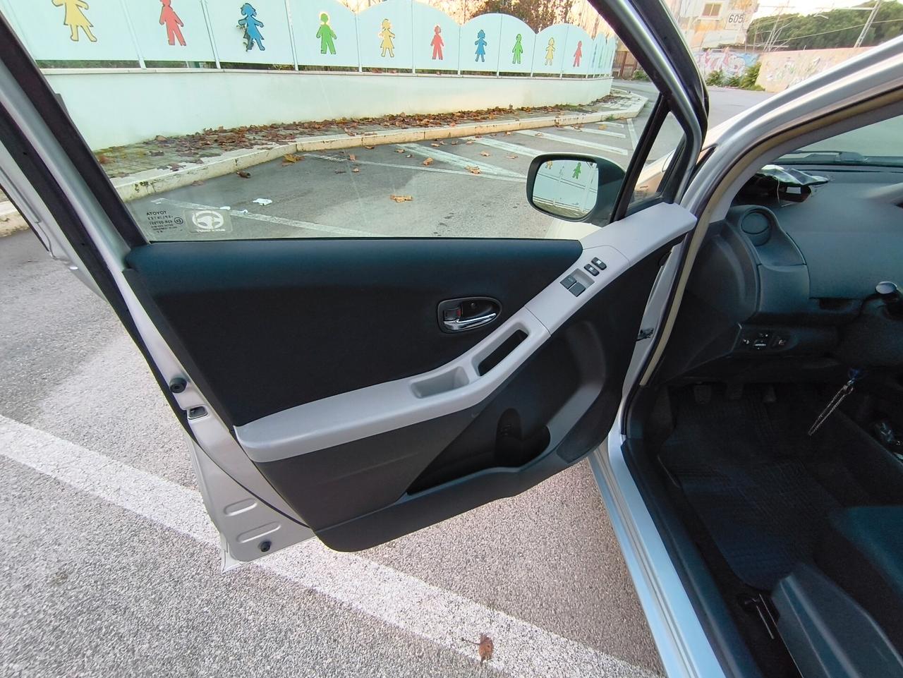 Toyota Yaris 1.3 5 porte