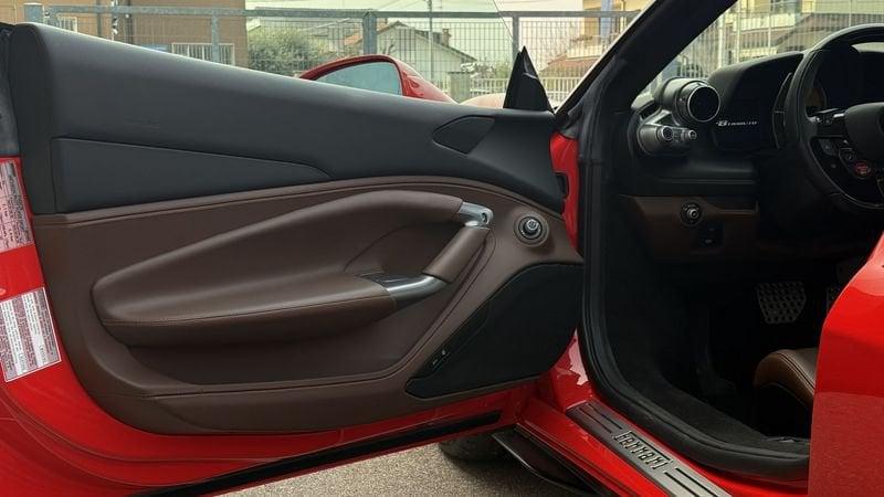 Ferrari F8 Tributo F8 Tributo - sollevatore - volante Led