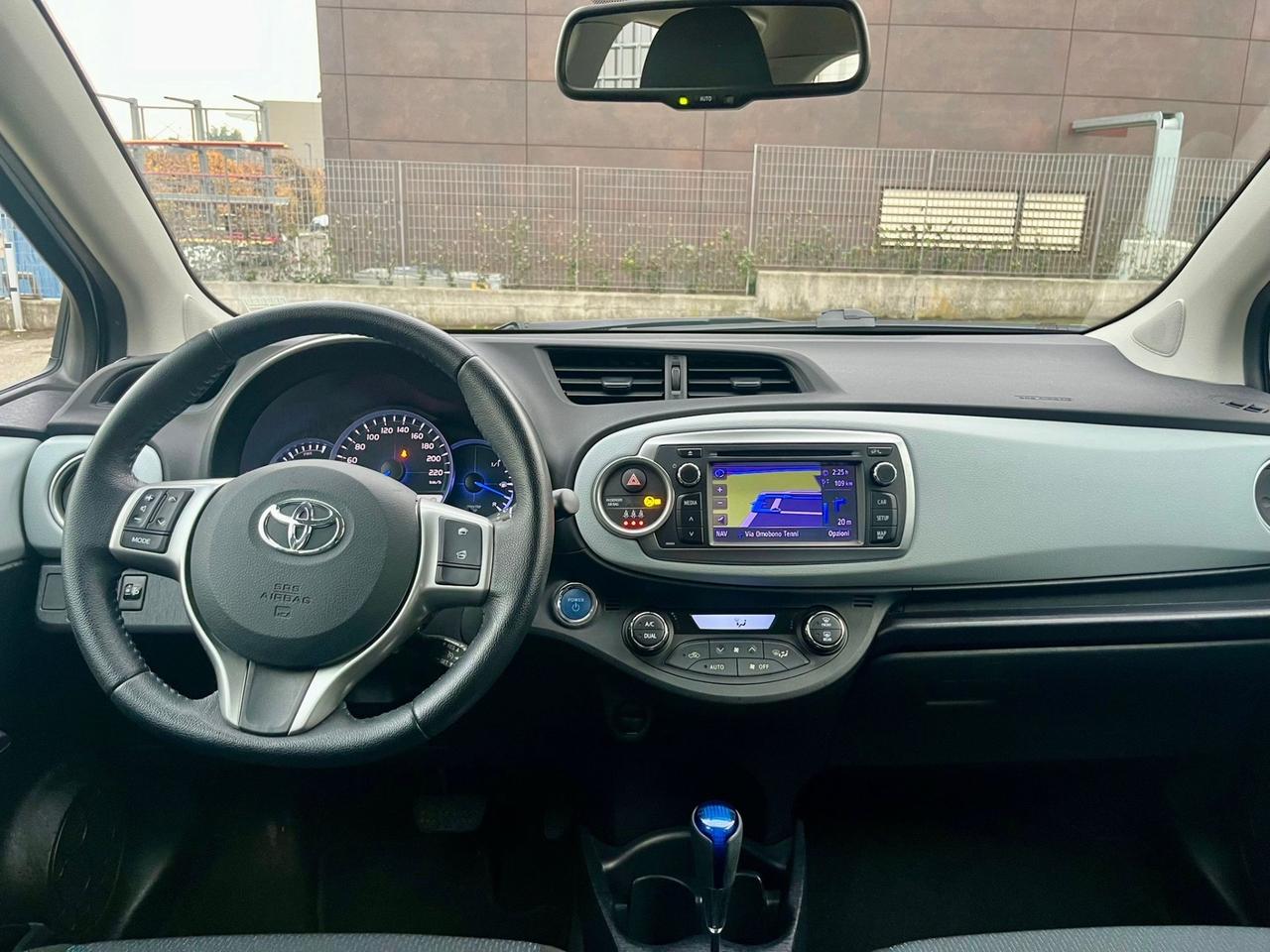 Toyota Yaris 1.5 Hybrid 104.000km 2013 perfetta