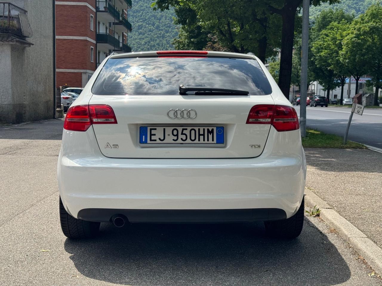 Audi A3 SPB 1.6 TDI 105 CV CR - VETRI OSCURATI - GIA' TAGLIANDATA